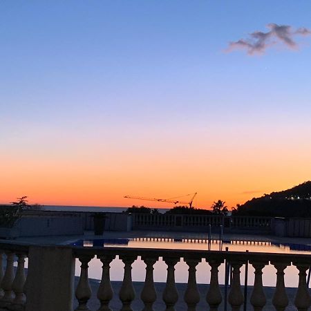 Appartement Agreable En Bord De Mer วีลล์ฟรองซ์-ซูร์-แมร์ ภายนอก รูปภาพ