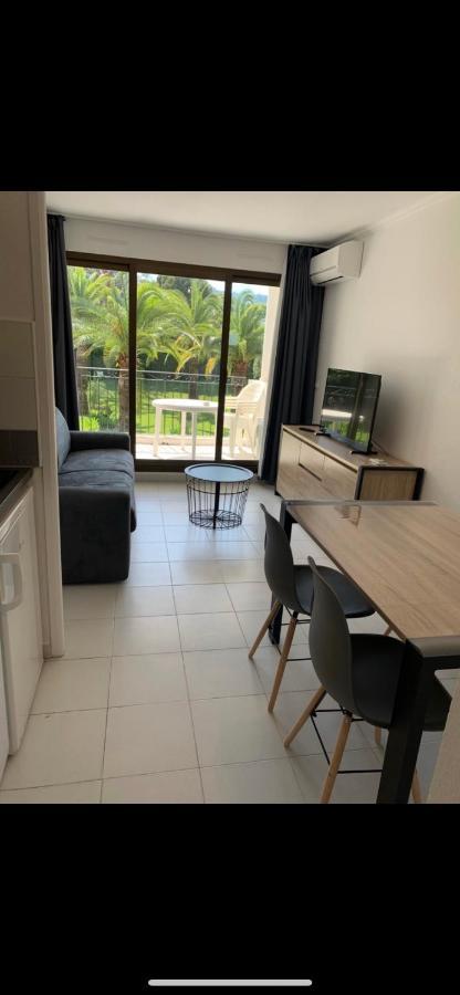Appartement Agreable En Bord De Mer วีลล์ฟรองซ์-ซูร์-แมร์ ภายนอก รูปภาพ